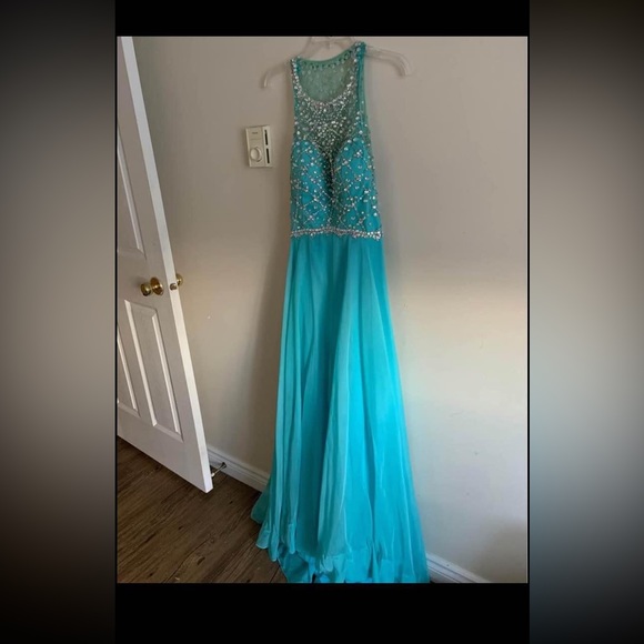 Prom dress - Picture 4 of 4